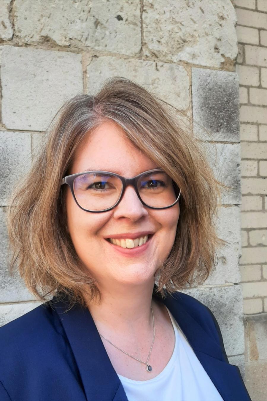 Dr. Andrea Osten-Hoschek