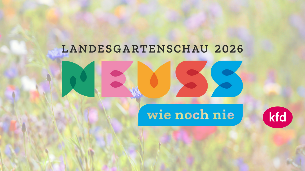 Logo der Landesgartenschau 2026 in Neuss vor Blumenwiese